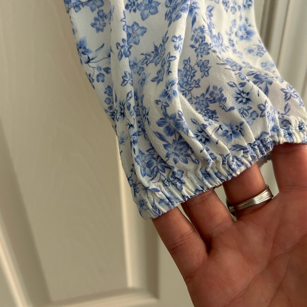 Z Supply Nylah Tropez Cottagecore Light Blue White Cropped Floral Top Size L - Picture 8 of 15